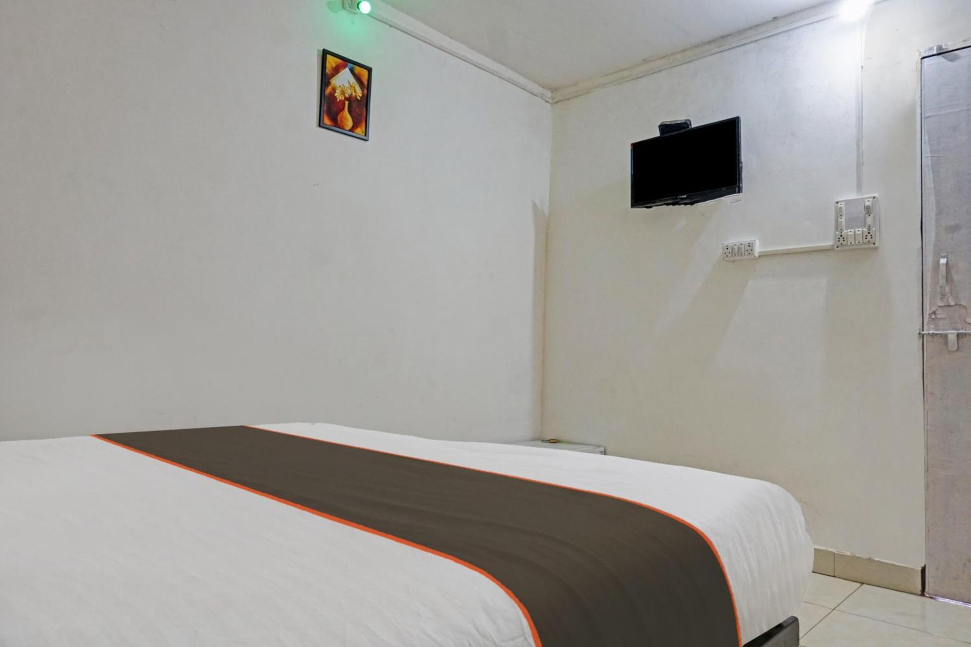 Hotel O Krishna Executive Hindzsevádi Kültér fotó